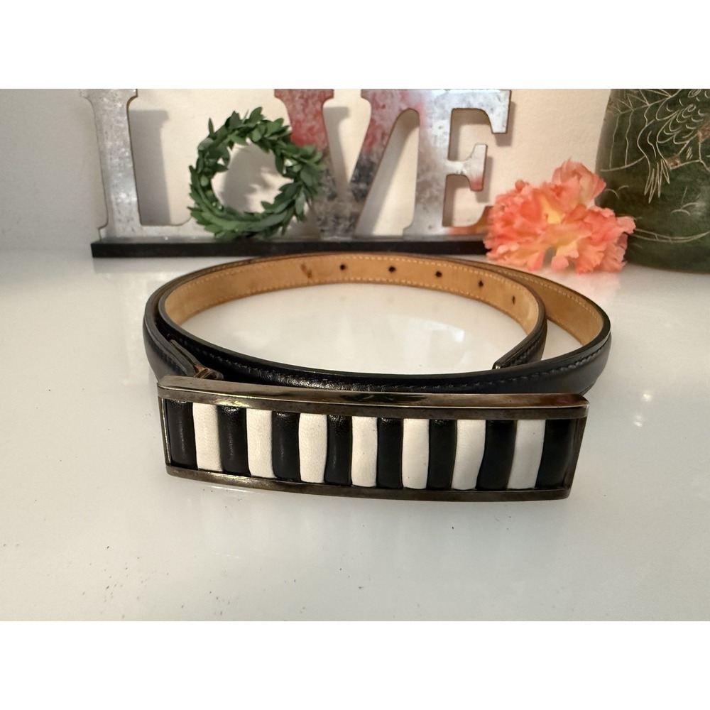 Black Leather‎ Belt Unique Blk & White Leather Striped Buckle Vtg Size M 28"-32"